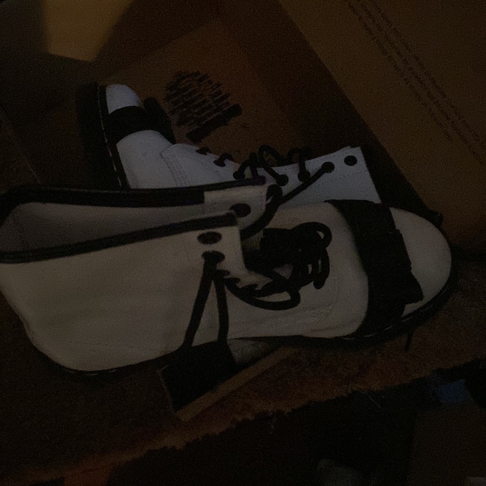 Dr Marten boots - Picture 4 of 4